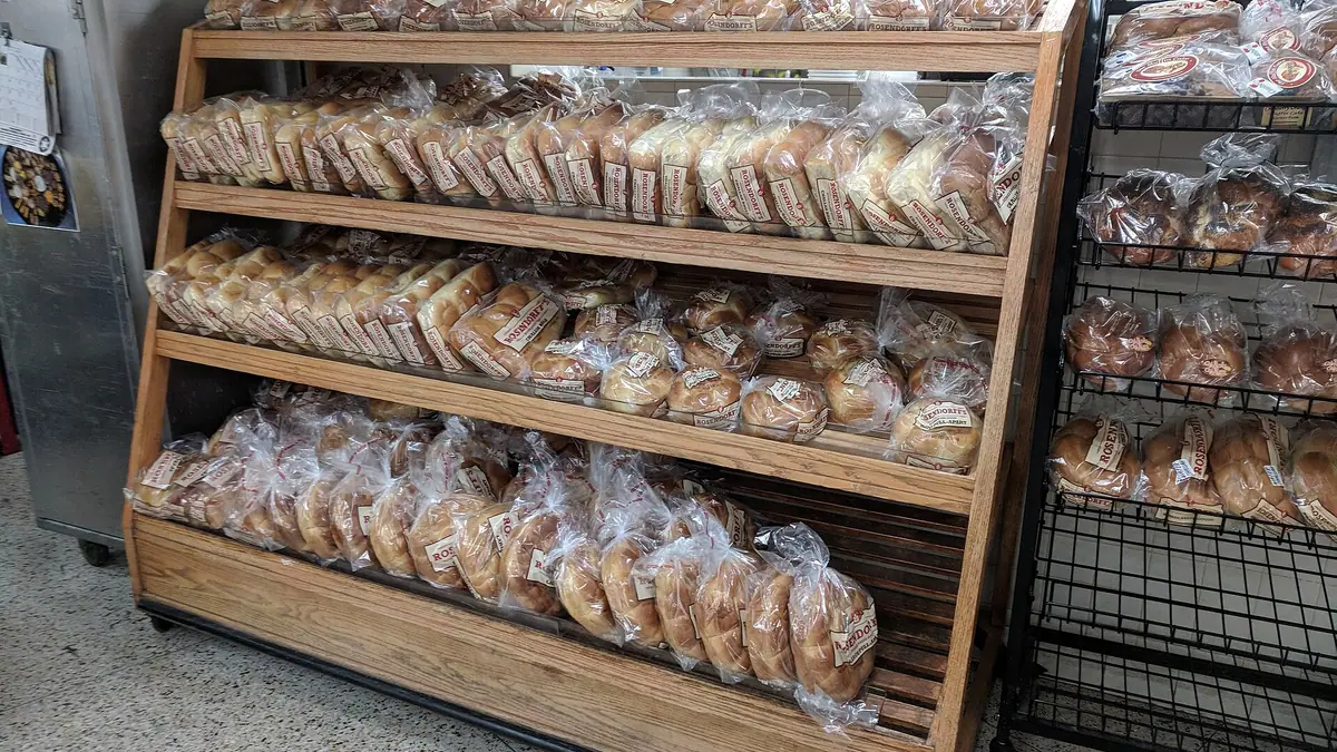 Rowes – bakery in Roche, Bodmin